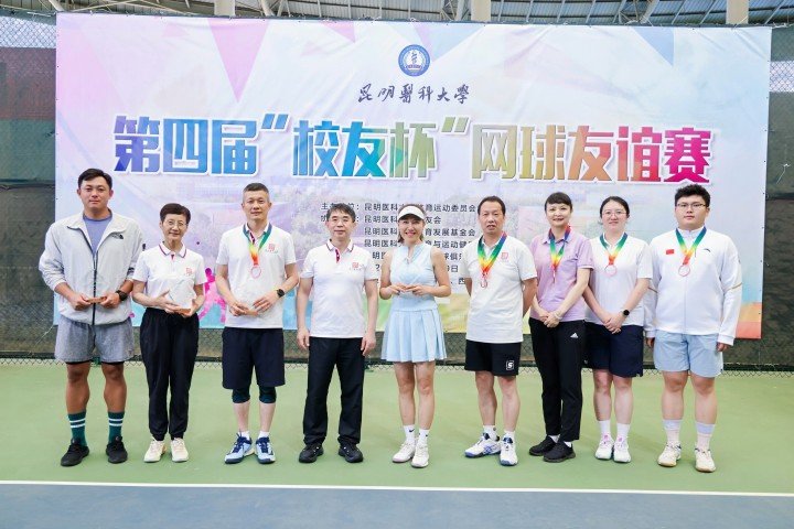 校友会理事长尹向阳
